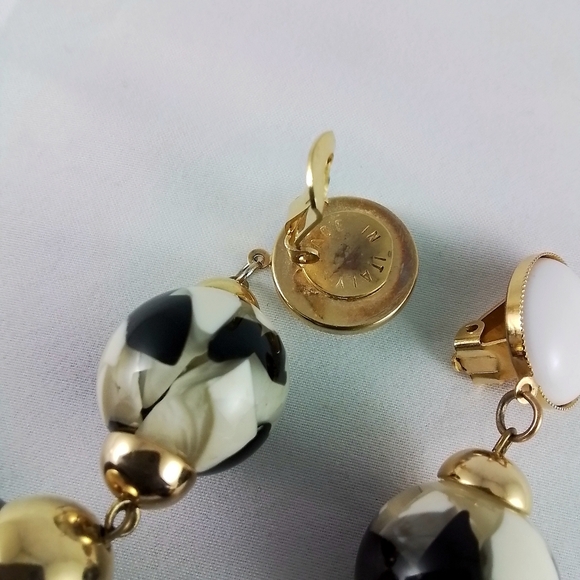Vintage Black and White Made in Italy Runway Light Weight Acrylic Earrings - Picture 6 of 6